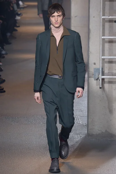 Look 24